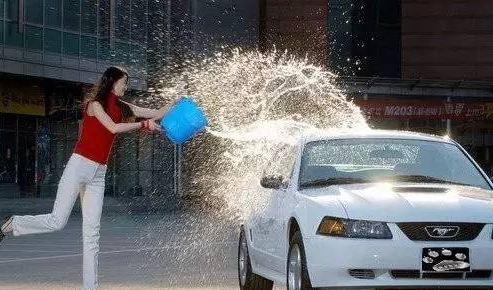 傳統(tǒng)手工洗車(chē) 傳統(tǒng)手工洗車(chē)