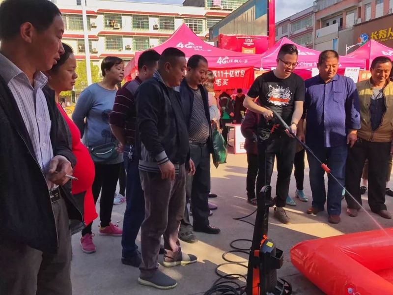 億力洗車機(jī)現(xiàn)場(chǎng)試用 億力洗車機(jī)現(xiàn)場(chǎng)試用